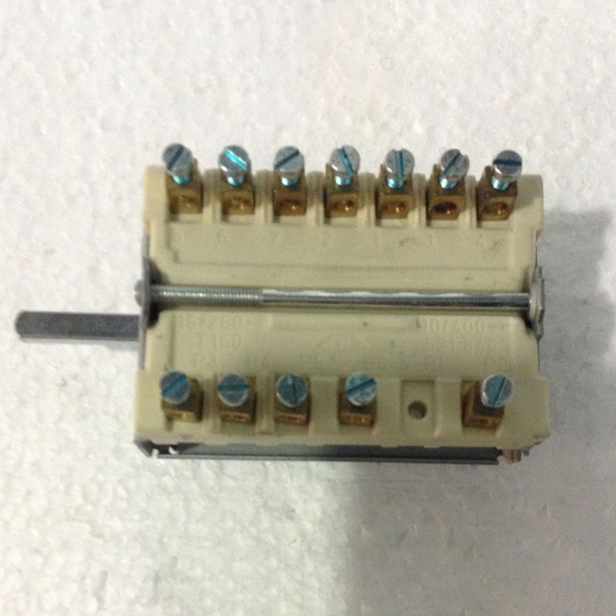 22049800_1.jpg