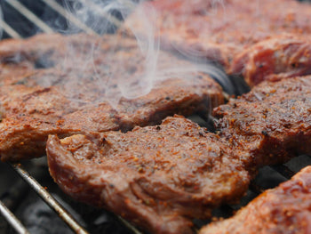 Тайните на вкусното опушено месо – професионални пушилници и съвети за работа