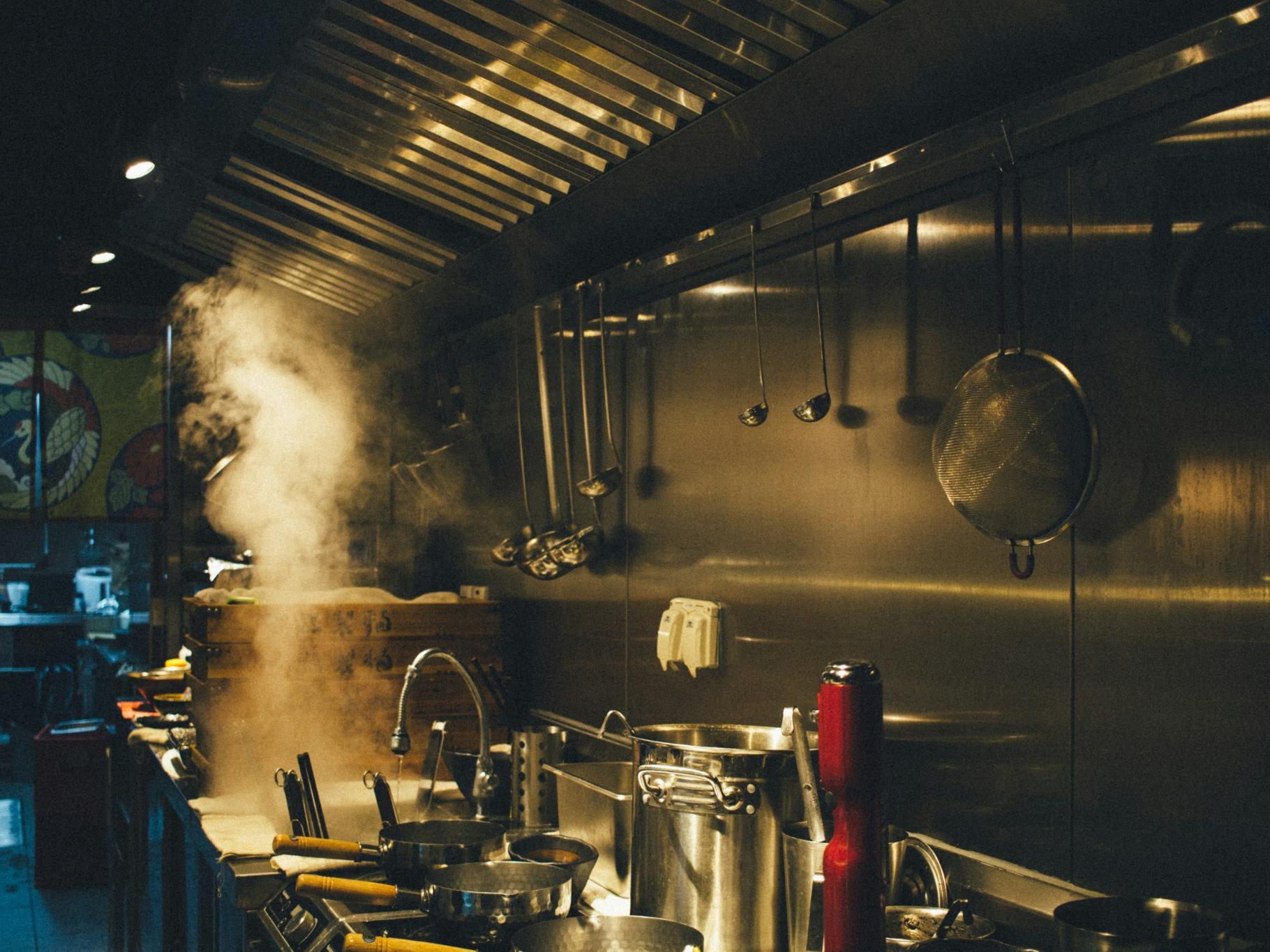 Как да улесним работния процес с качествени работни плотове за кухня?