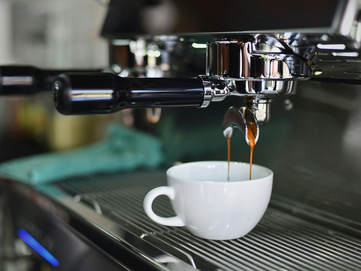 Как да изберете най-добрата професионална кафе машина за вашето кафене?